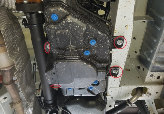 Kryt pod AdBlue Ford Transit