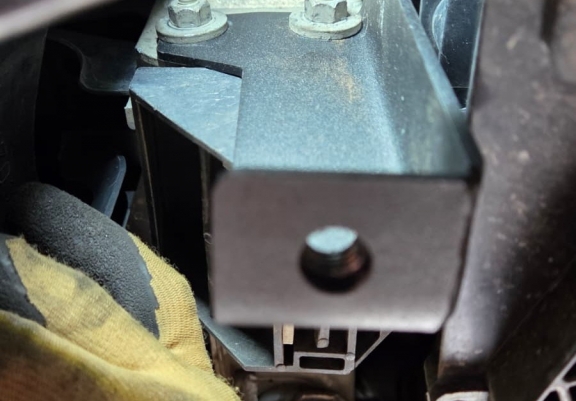 Kryt pod motor BMW Seria 5 E60/E61 standardní přední nárazník