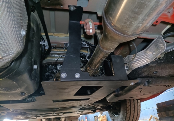 Kryt pod katalyzator/cat lock Nissan Interstar
