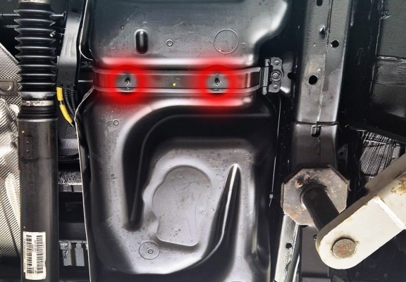 Hliníkový kryt pod nádrž Toyota Hilux Revo